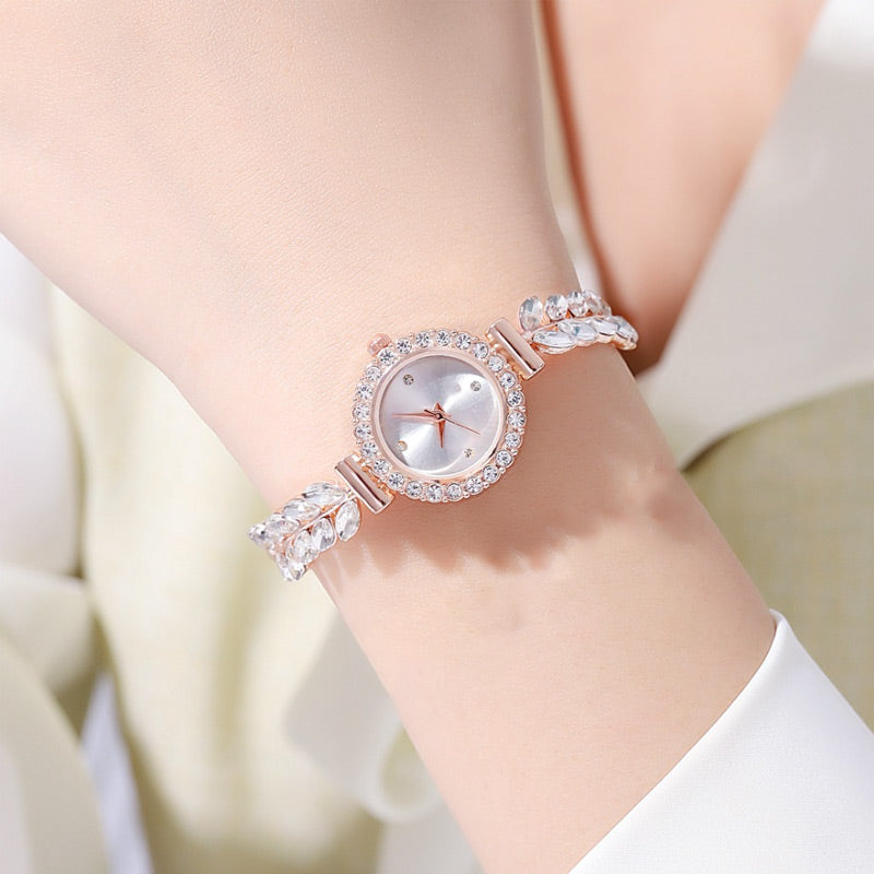 Women’s Trendy Elegant Round Dial Quartz Watch