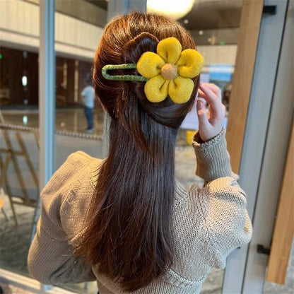 (🎅EARLY CHRISTMAS SALE-32% OFF) Plush flower clip